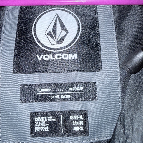 Volcom Snowboarding/skiing jacket - Picture 2 of 2